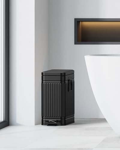 Small Trash Can with Lid, 2.6 Gal, Black