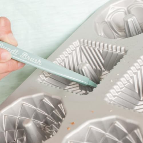 Nordic Ware Bundt Cleaning Tool