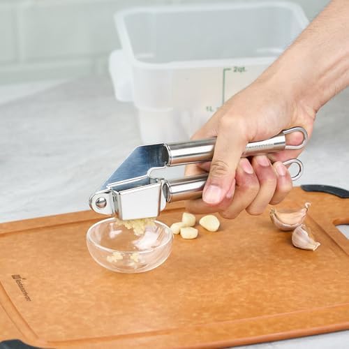 Restaurantware Stainless Steel Garlic Press