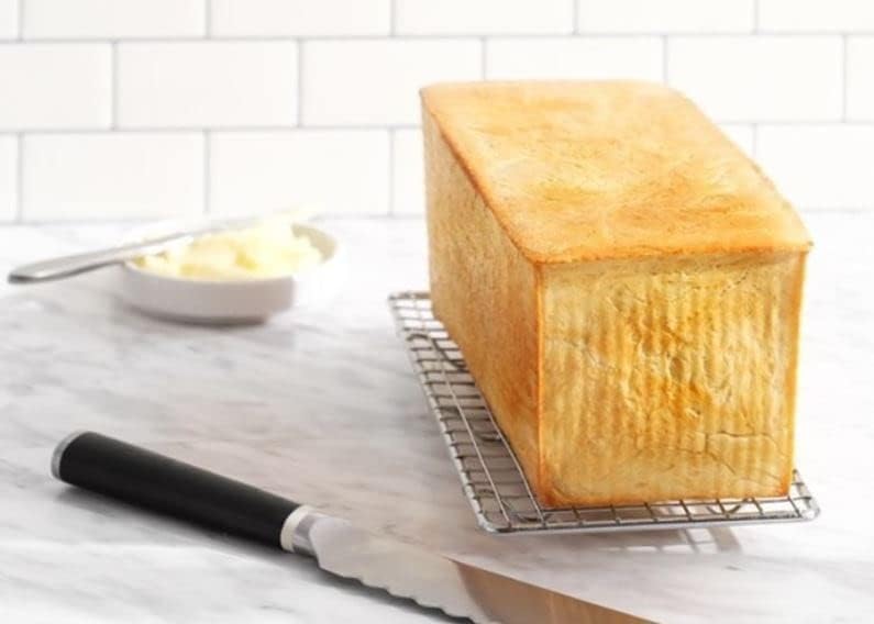 USA Pan Bakeware Pullman Loaf Pan With Cover, 9 x 4 inch, Nonstick &