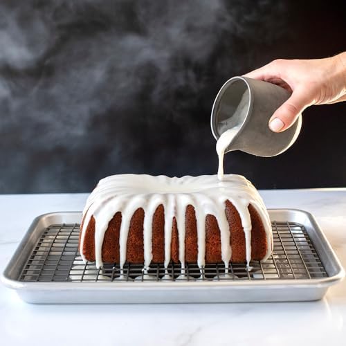 Nordic Ware Naturals® Quarter Sheet with Oven-Safe Nonstick Grid