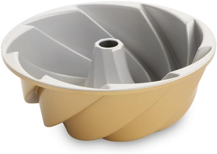 Nordic Ware Heritage Bundt Cake Pan - Cleaning Tool & Pot Holder Set