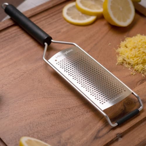 Microplane Savor Series Kitchen Grater Fine in Black for Hard Cheese