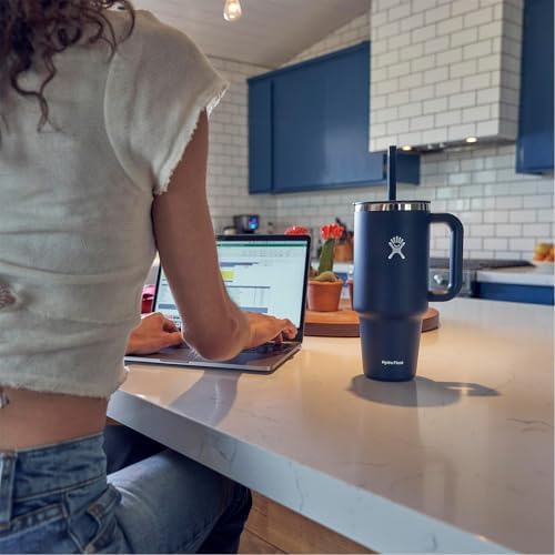 Hydro Flask 32 Oz Travel Tumbler with Handle, Lid and Straw