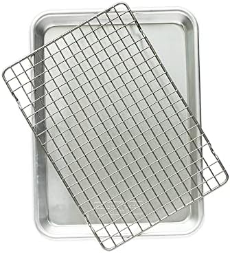 Nordic Ware Naturals® Quarter Sheet with Oven-Safe Nonstick Grid &