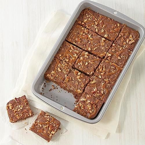 Wilton Recipe Right Non-Stick Biscuit and Brownie Pan, 11 in. x 7 in.