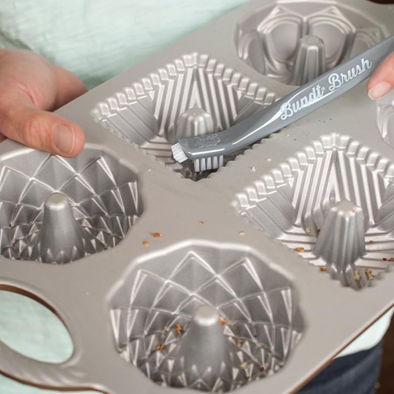 Nordic Ware Platinum Bundt Cake Pan - Cleaning Tool & Pot Holder Set