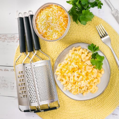 Microplane Savor Series Kitchen Grater Fine in Black for Hard Cheese