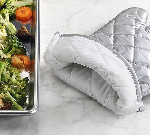 New Star Foodservice Oven Mitts with Extra Defense, up to 400F, Silver