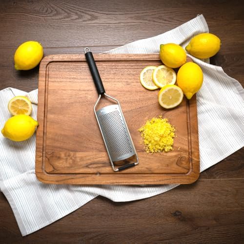 Microplane Savor Series Kitchen Grater Fine in Black for Hard Cheese