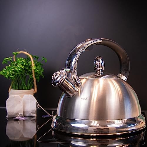 Cilio 2.9 Qt Stainless Steel Whistling Tea Kettle