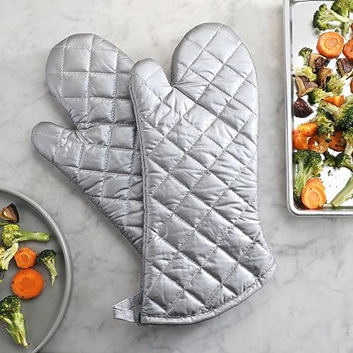 New Star Foodservice Oven Mitts with Extra Defense, up to 400F, Silver