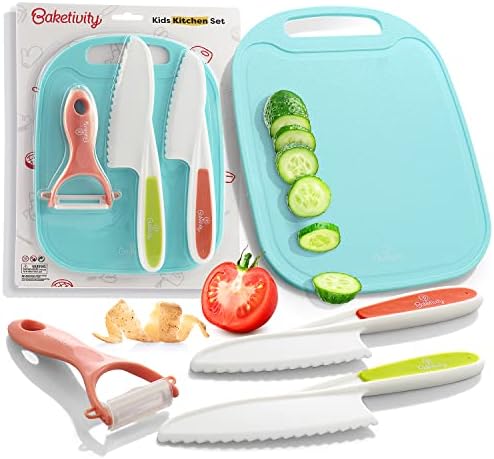 Baketivity Kid-Safe Plastic Knife Set with Cutting Board