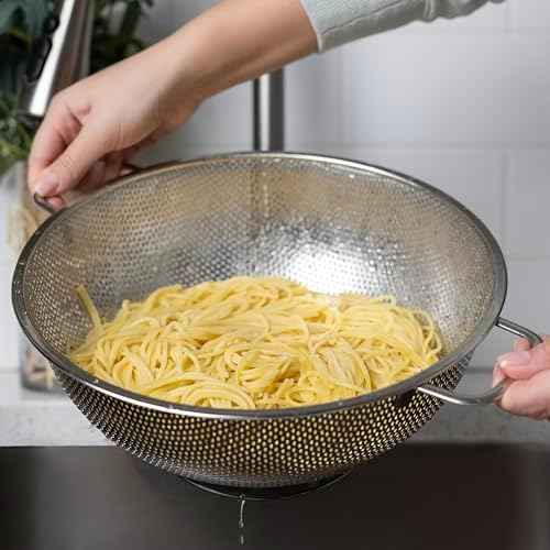 Fox Run Large Colander Set, Set of 2 Stainless Steel Kitchen Strainers with Handles, Includes a 5 Quart and a 3 Quart Pasta Strainer