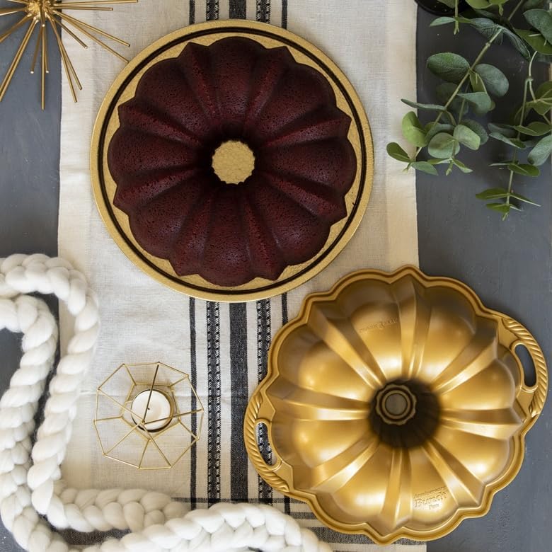 Nordic Ware Original Bundt Cake Pan - Finishing Tool & Cooling Rack