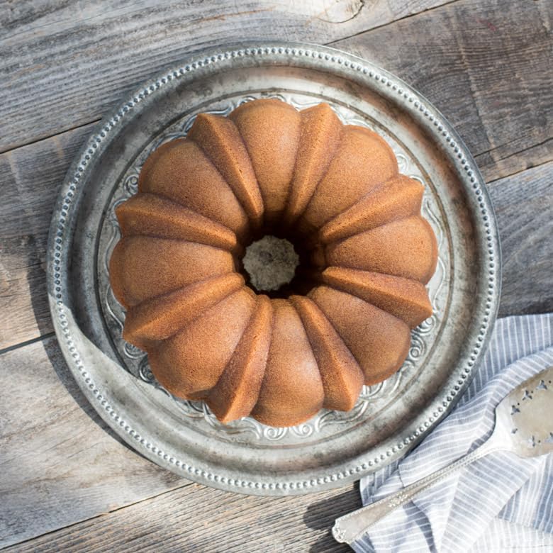 Nordic Ware Platinum Bundt Cake Pan - Cleaning Tool & Pot Holder Set