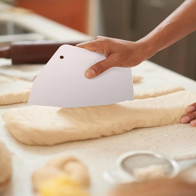 TEHAUX 2pcs Plastic Dough Scraper & Cake Decorating Tool - Image 3