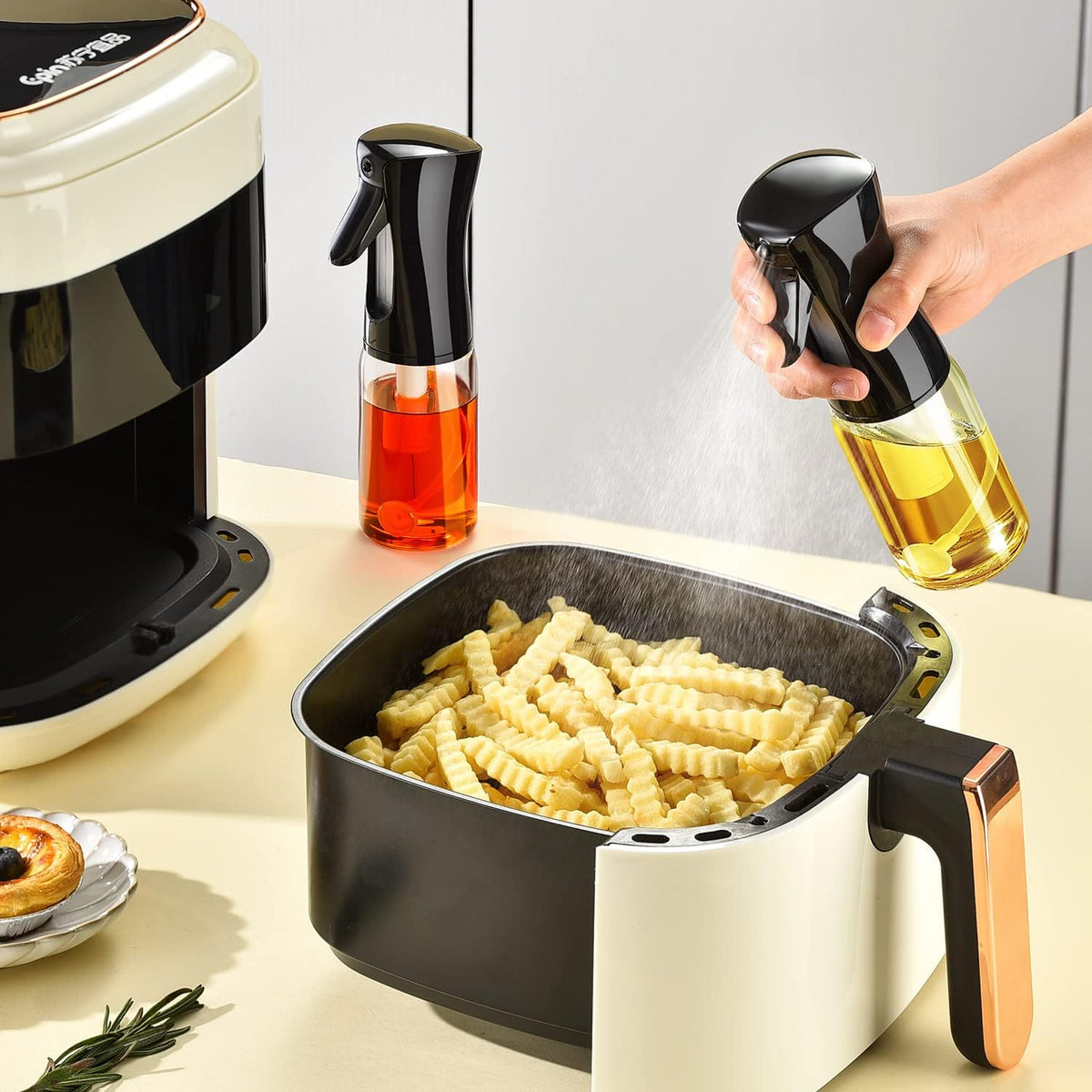 Oil Sprayer for Cooking, 200ml Glass Olive Oil Sprayer Mister, Olive