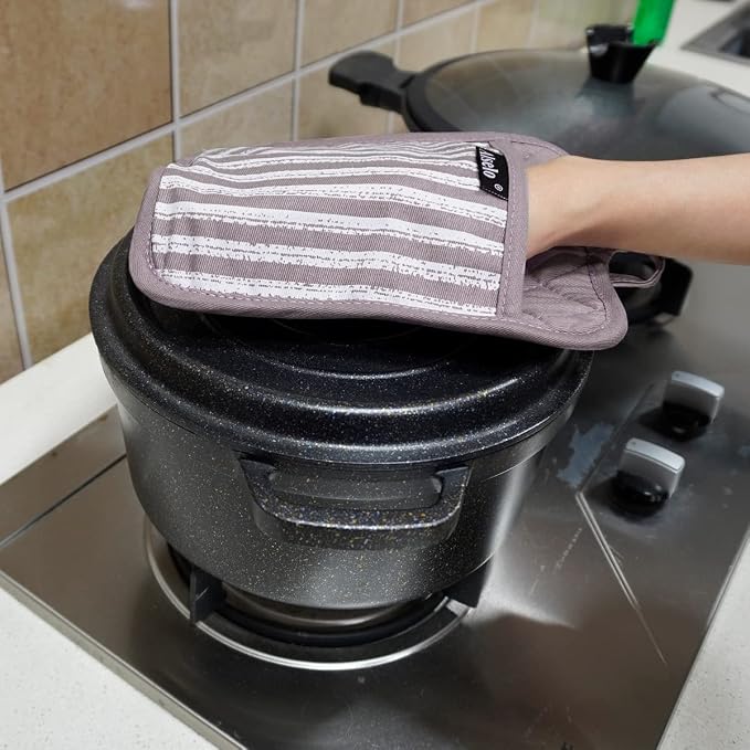Alselo Silicone Pot Holders Set of 3 Heat Resistant & Non Slip Potholders - Image 4
