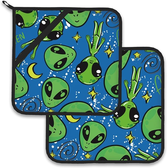 Green Alien Pot Holder Set of 2, Heat Resistant Potholders Oven Hot Pads by Larkverk