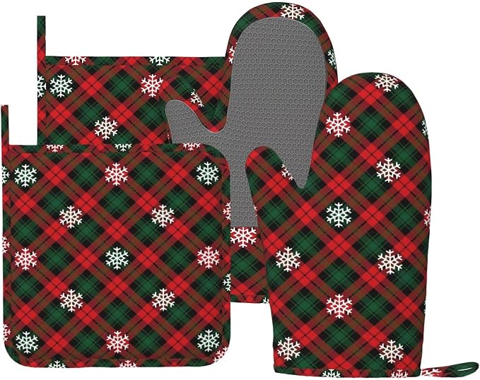 Red Green Plaids Oven Mitts and Pot Holders Set by Unknown