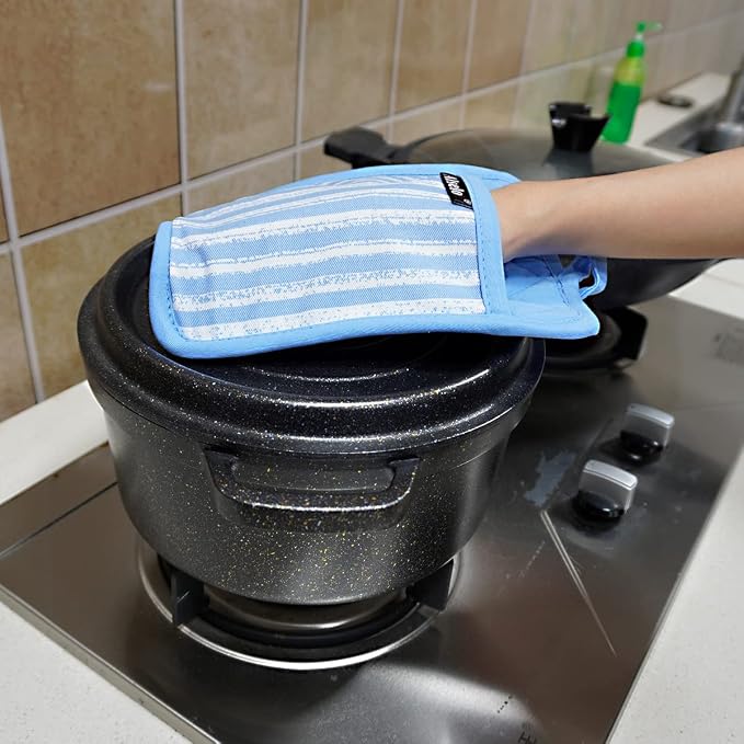 Alselo Silicone Pot Holders Set of 3 Heat Resistant & Non Slip Potholders - Image 4