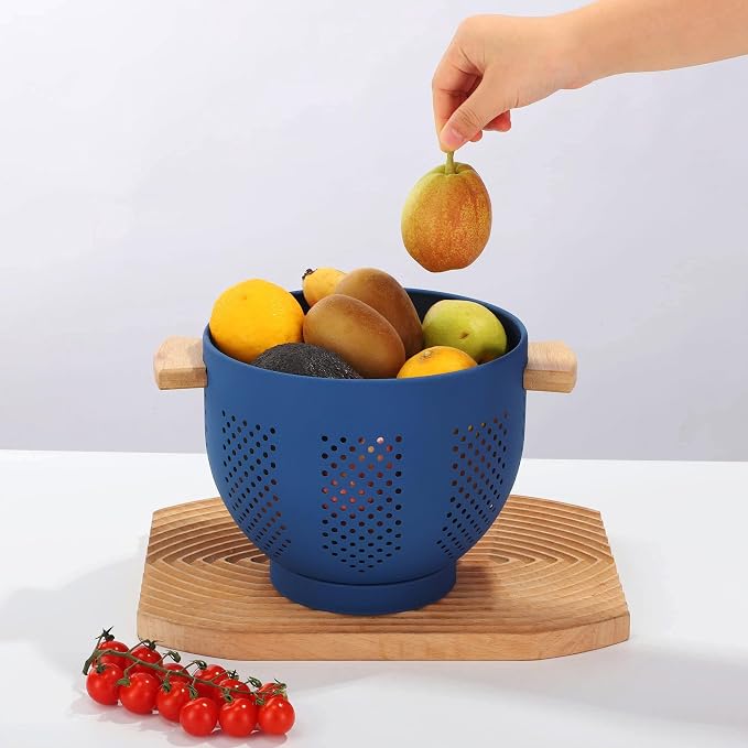 Metal Colander with Wood Handle, 5.5 Quart Powder Coated Steel Large Kitchen - Image 5