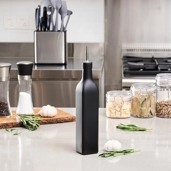 Restaurantware RW Base 16.9 Ounce Olive Oil Dispenser 1 Kitchen Oil Dispenser - Image 4