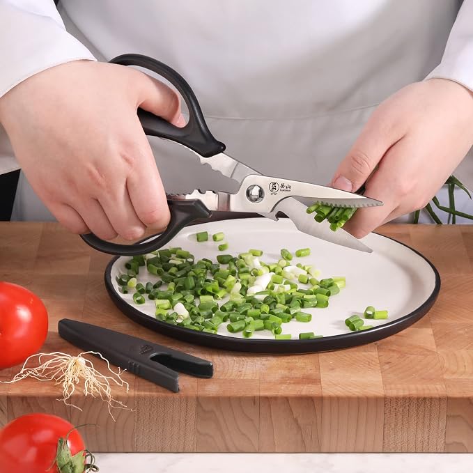 Cangshan 503343 9-inch Heavy-Duty Come-Apart Kitchen Shears - Image 8