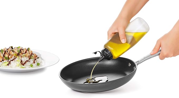 OXO Good Grips Chef's Squeeze Bottle - Image 10