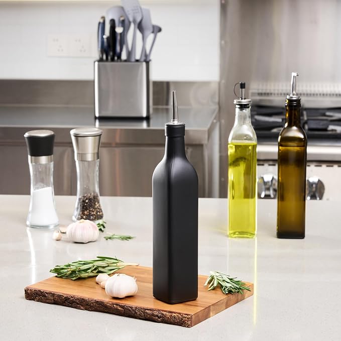 Restaurantware RW Base 16.9 Ounce Olive Oil Dispenser 1 Kitchen Oil Dispenser - Image 3