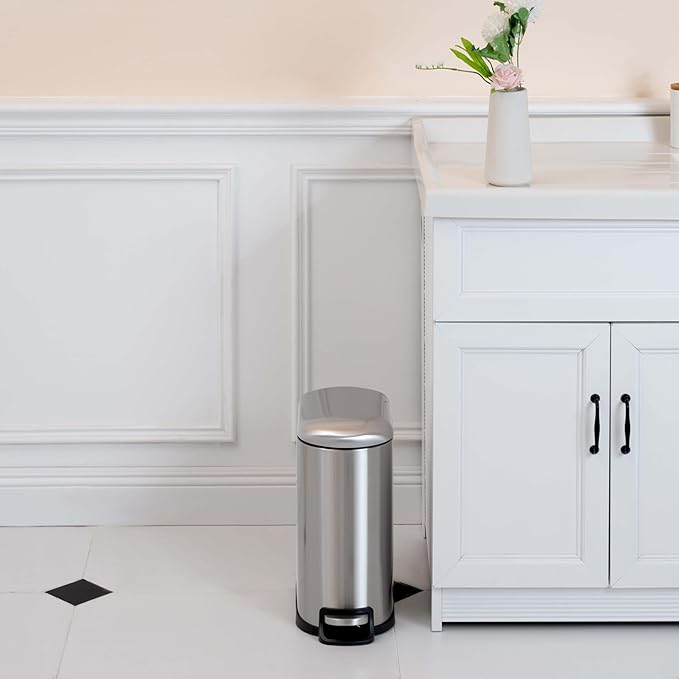 Amazon Basics D-Shaped Small Trash Can - Image 6