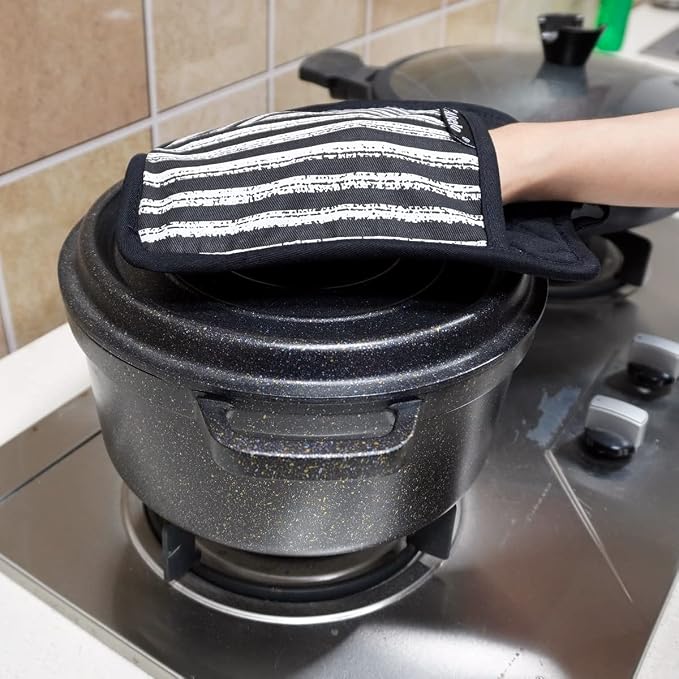 Alselo Silicone Pot Holders Set of 3 Heat Resistant & Non Slip Potholders - Image 4