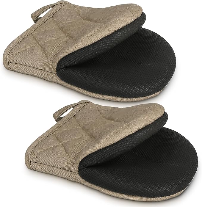1 Pair Short Oven Mitts by Qulable