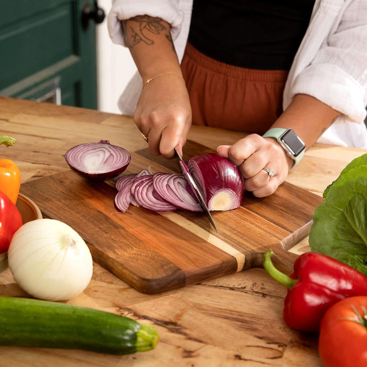 Acacia Wood Cutting Board and Chopping Board with Handle for Meat