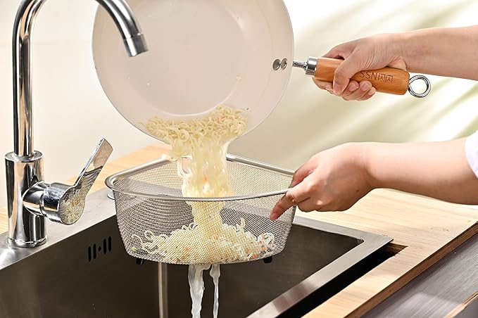 Fox Run Large Stainless Steel Triangular Colander, 3 Quart Pasta Strainer - Image 5