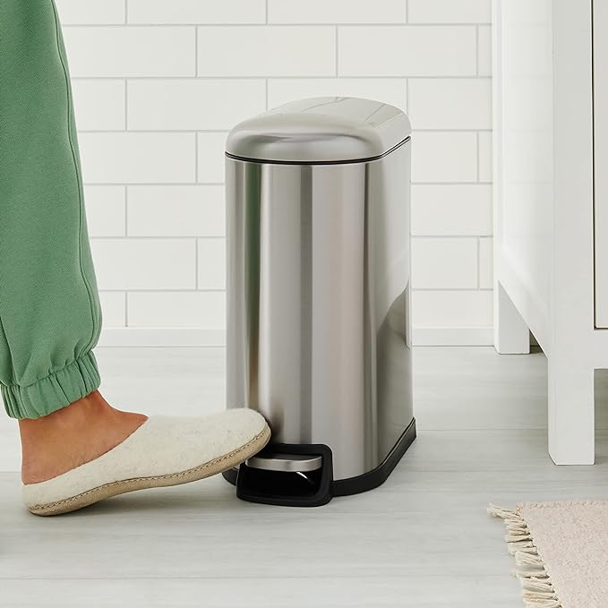 Amazon Basics D-Shaped Small Trash Can - Image 5