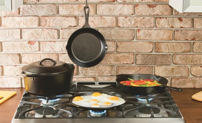 Lodge 7 Quart Pre-Seasoned Cast Iron Dutch Oven - Image 3