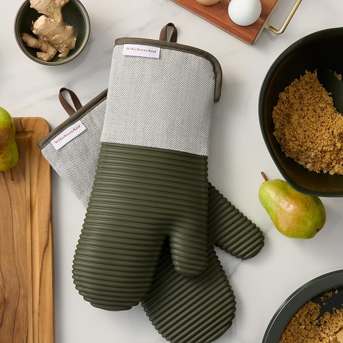 KITCHENAID® Evergreen Design Series Herringbone Ribbed Soft Silicone Oven Mitts - Image 3