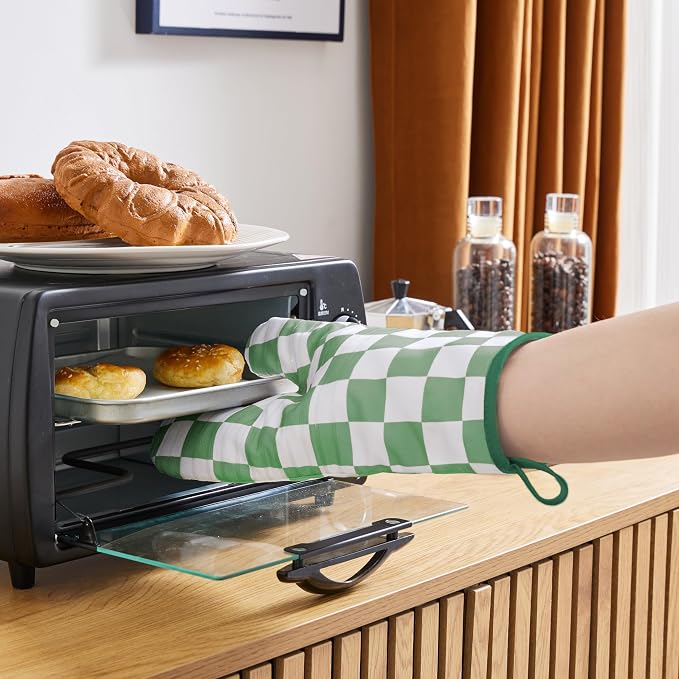 Ohocut Green Checkered Oven Mitts Heat Resistant, Vintage Retro Checkerboard - Image 2