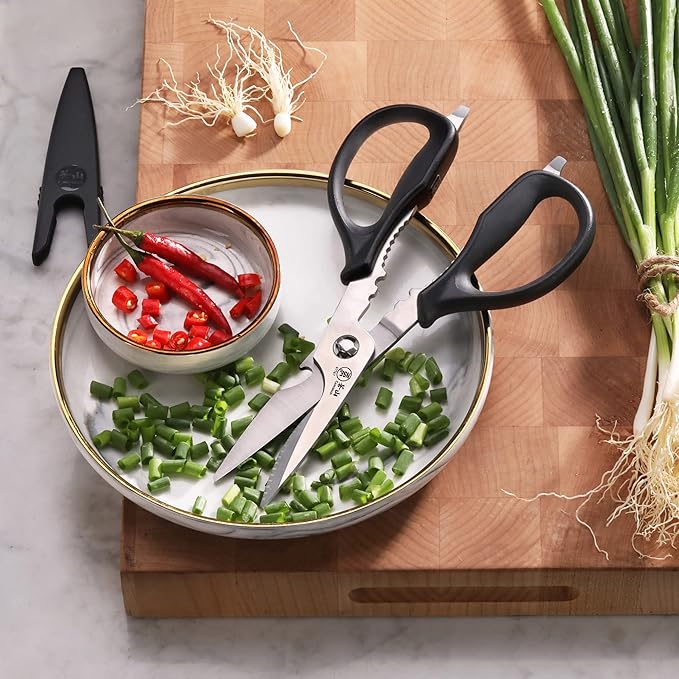 Cangshan 503343 9-inch Heavy-Duty Come-Apart Kitchen Shears - Image 7
