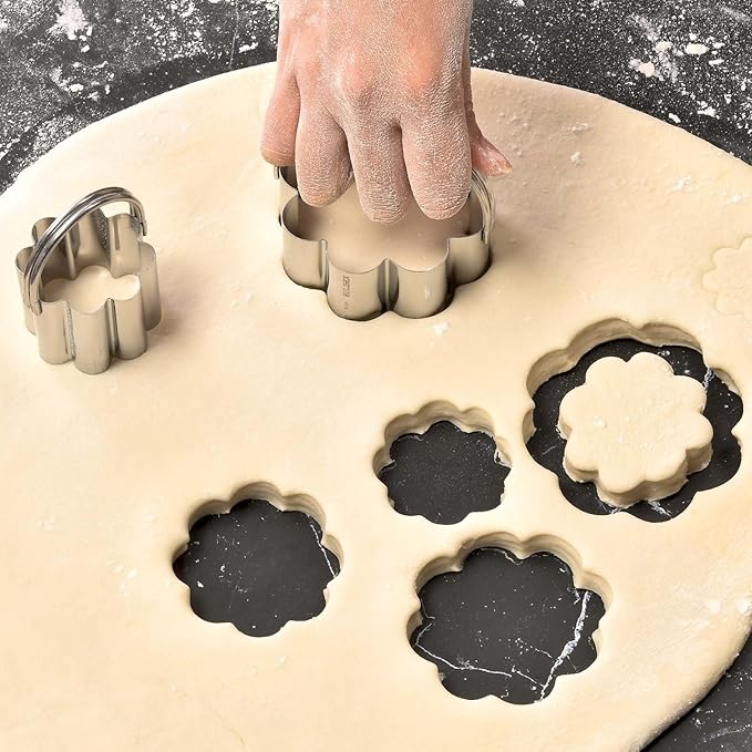 HULISEN Flower Cookie Cutter Set, Stainless Steel Scalloped Edge Biscuit Cutter - Image 3