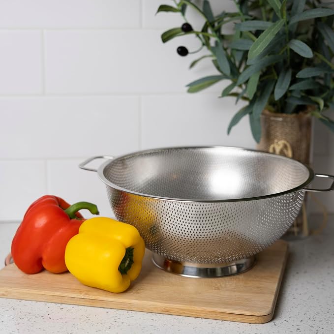 Fox Run Large Stainless Steel Colander, 5 Quart Pasta Strainer - Image 2