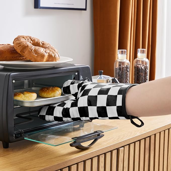 Ohocut Black and White Checkered Oven Mitts Heat Resistant, Vintage Retro - Image 2