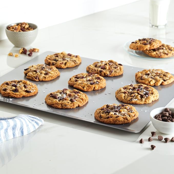 Farberware Insulated Nonstick Bakeware 14-Inch x 16-Inch Jumbo Cookie Sheet - Image 10