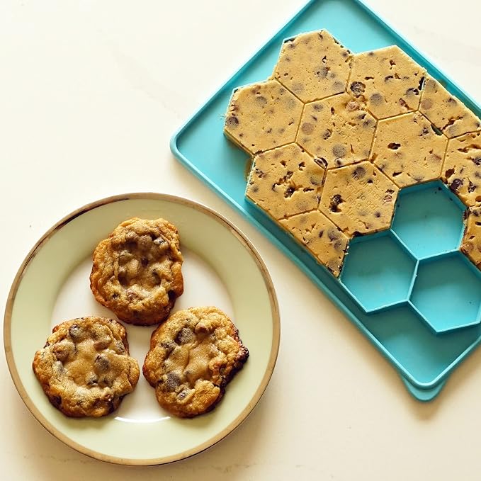 The Smart Cookie Innovative Cookie Cutter and Freezer Container - Image 2