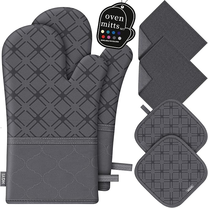 Oven Mitts and Pot Holders Set by HGYI