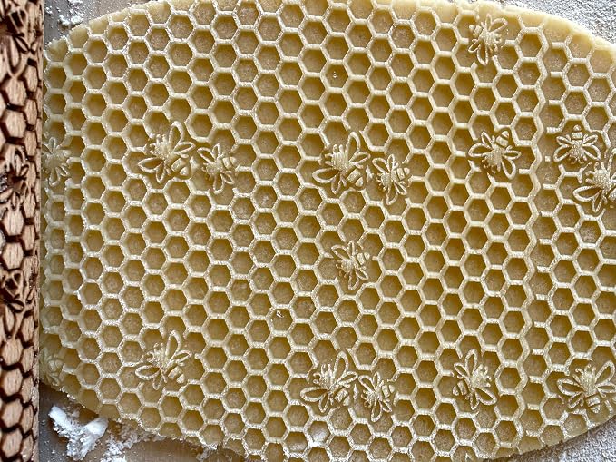 BEEHIVE Embossing Rolling Pin - Image 2