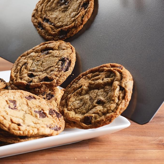 Farberware Insulated Nonstick Bakeware 14-Inch x 16-Inch Jumbo Cookie Sheet - Image 11