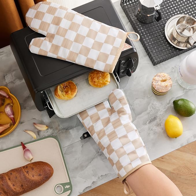 Ohocut Beige Checkered Oven Mitts Heat Resistant, Vintage Retro Checkerboard - Image 2
